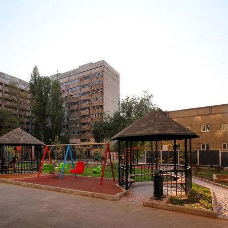 Апартаменты С Двумя Спальнями На Арбате! Almaty Eksteriør billede